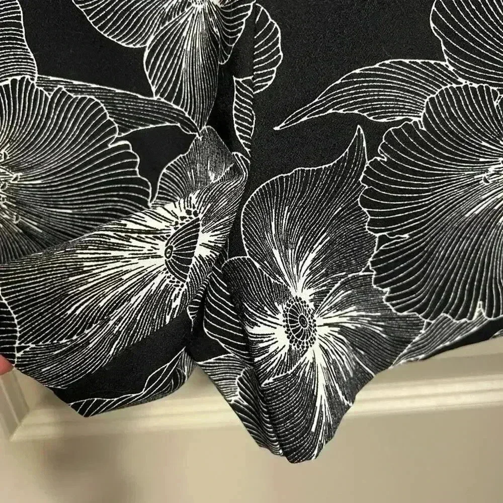 Loft Outlet Black & White Floral Romper - Size Small Petite - Picture 5 of 9